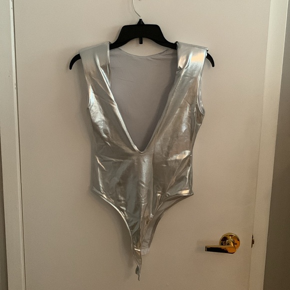 [M] NWT H&M Shimmery Metallic Bodysuit with shoulder pads - Picture 4 of 7